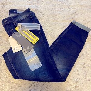 Women’s skinny ankle jeans. NWT